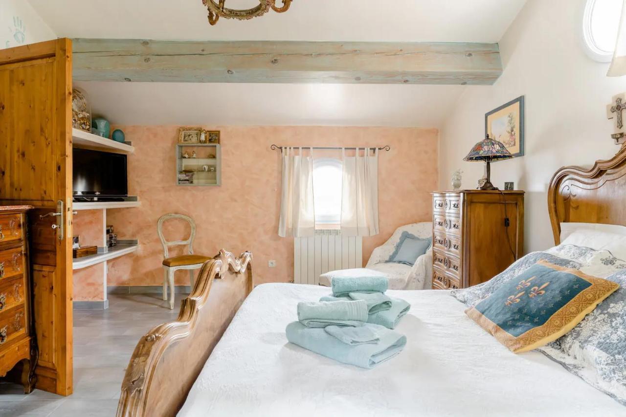 Agreable Chambre D'Hotes Avec Piscine Bed and Breakfast Le Beausset Exterior foto